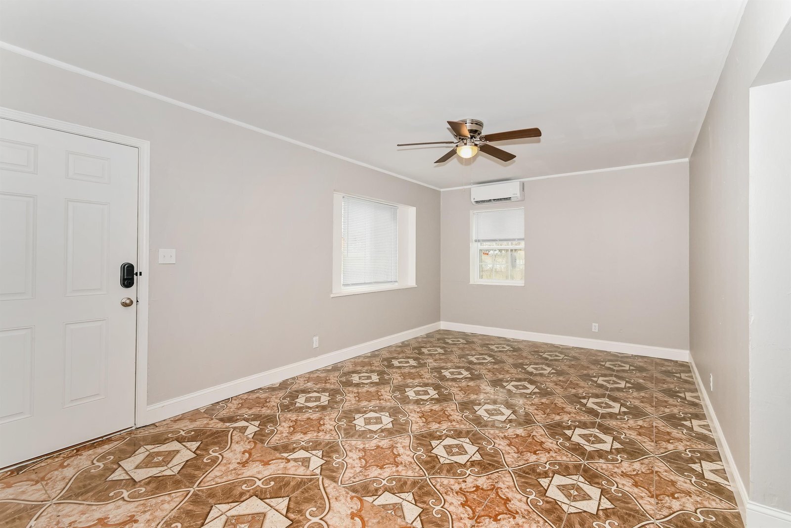 Building Photo - 1531 N Indianapolis Ave