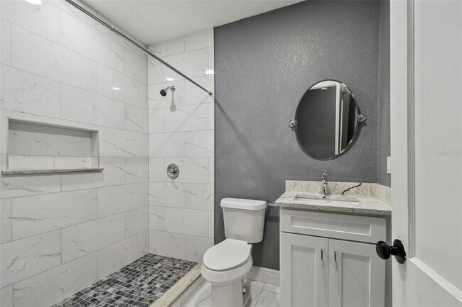 Building Photo - 6810 N Navin Ave