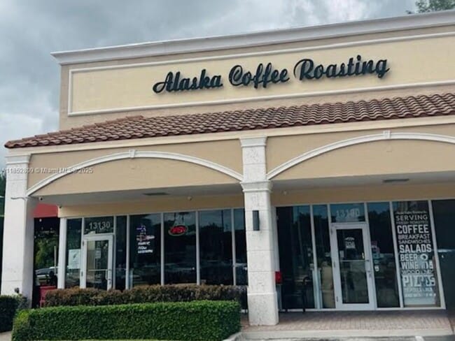 Building Photo - 2425 NE 135th St