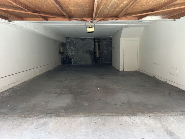 Building Photo - Cozy 3 bedroom Condo in the most desired neighborhood at City of Alhambra