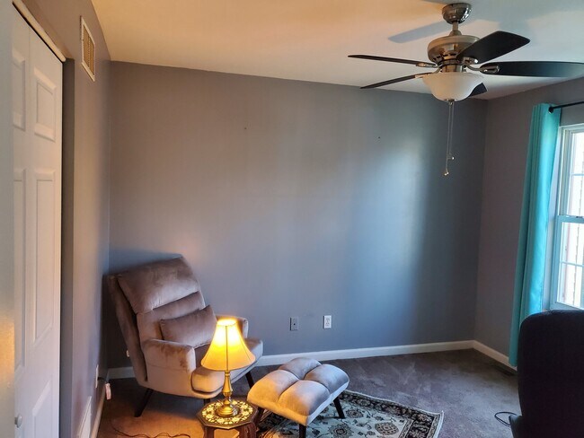 Building Photo - 10 Weiser Ct
