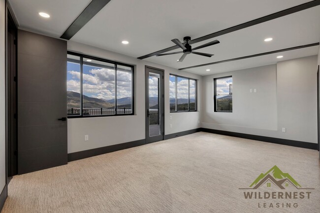Building Photo - 348 Lake View Dr