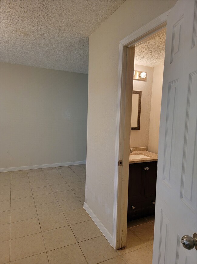 Building Photo - 2139 Shiveley Cir