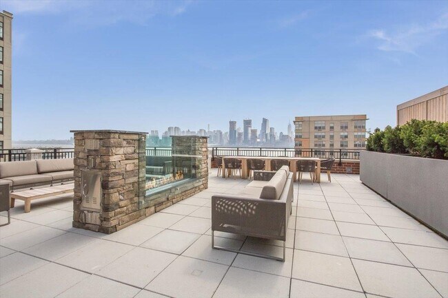 Building Photo - 1400 Hudson St