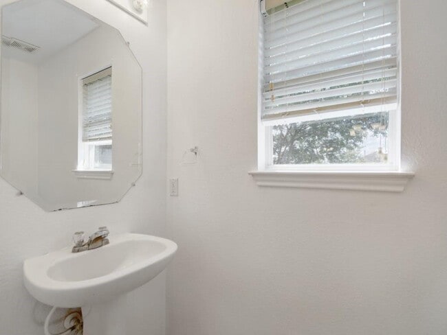 Building Photo - 13600 Briarcreek Loop