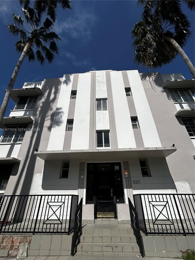 Building Photo - 820 Euclid Ave