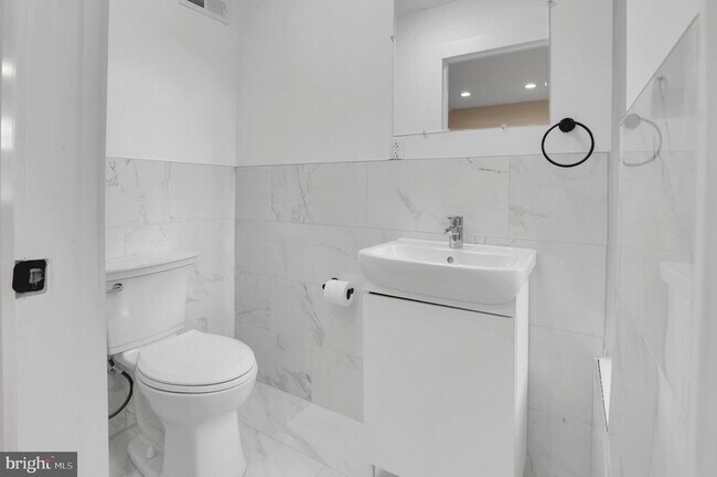 Building Photo - 274 S Alden St