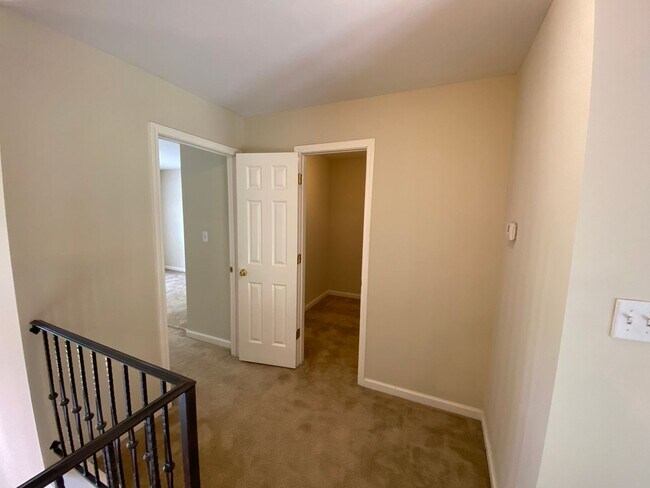 Building Photo - LARGE AND SPACIOUS HOME IN BARTLETT/ARLINGTON