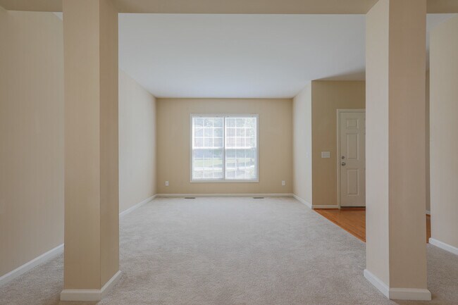 Building Photo - Spacious 6-Bedroom Home in Desirable Latta...