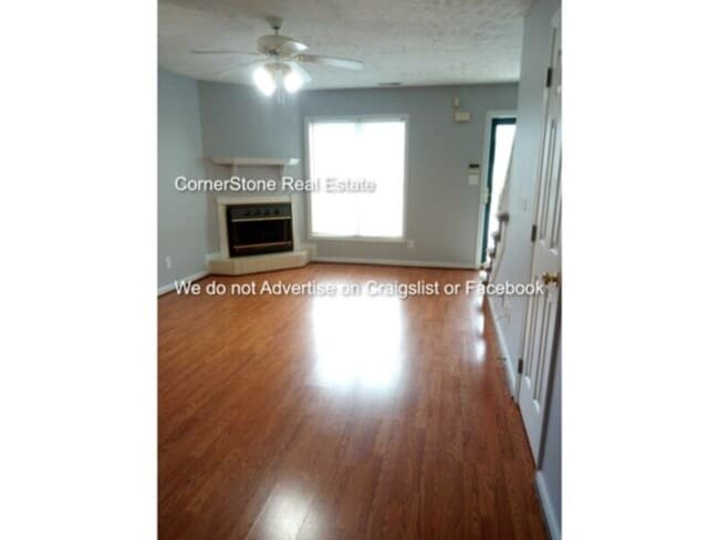 Building Photo - 405 Cityview Ln