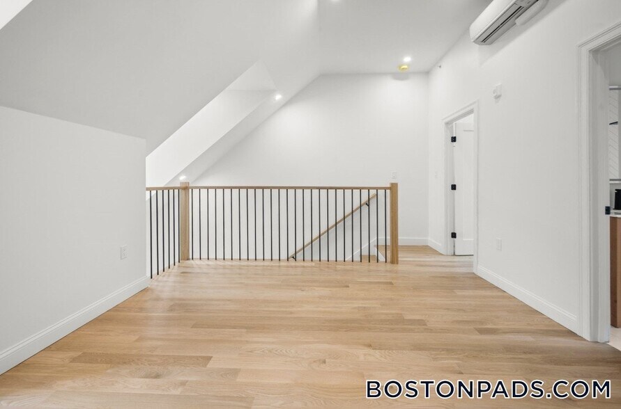 Building Photo - 23 Cedar St