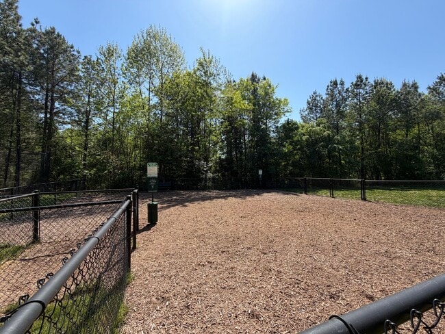 Building Photo - 1615 Elmwood Ct