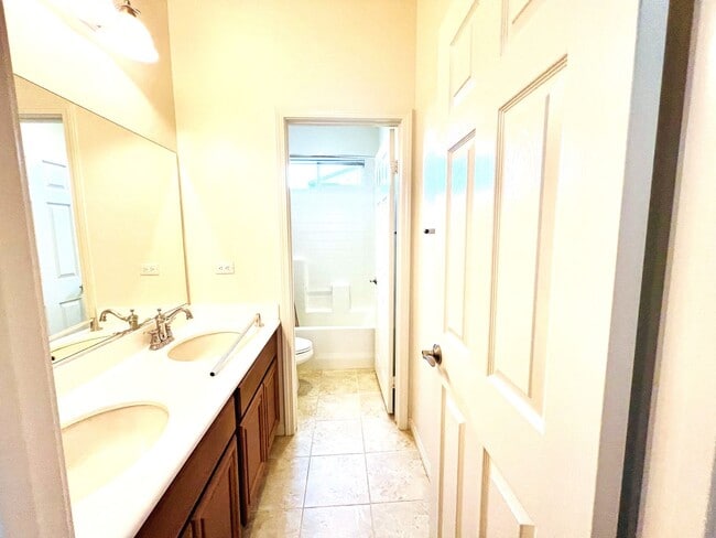 Building Photo - Beautiful 4 Bedroom, 2.5 Baths Single Family Home with 3 Car Tandem Parking Garage and Backyard w...