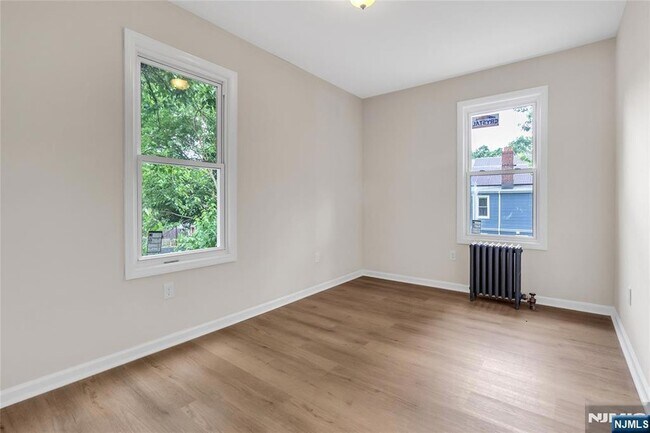 Building Photo - 247 Duane St