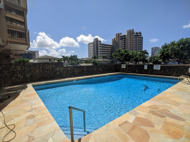 Building Photo - Convenient Makiki 1-bed, 1-bath, 1 parking...