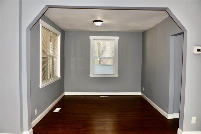 Building Photo - 1526 Childress Dr SW