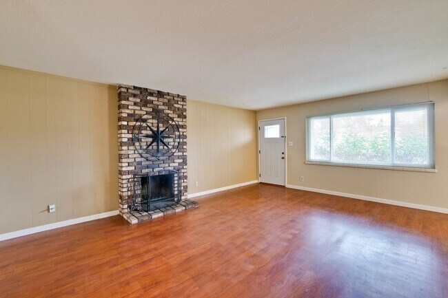 Building Photo - Wow! What a Great Home! Available Soon!