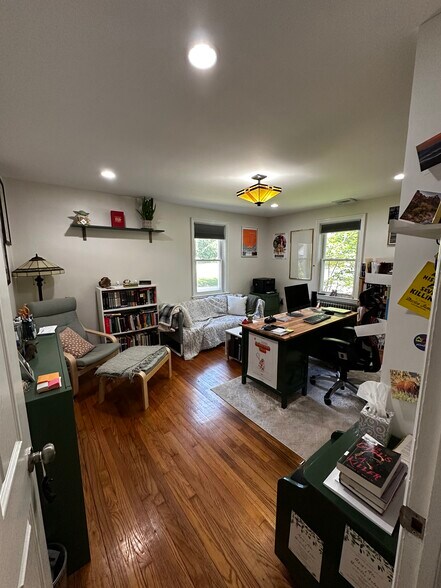 Building Photo - 425 S Trooper Rd