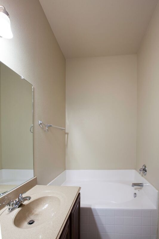 Building Photo - 709 Alder Dr