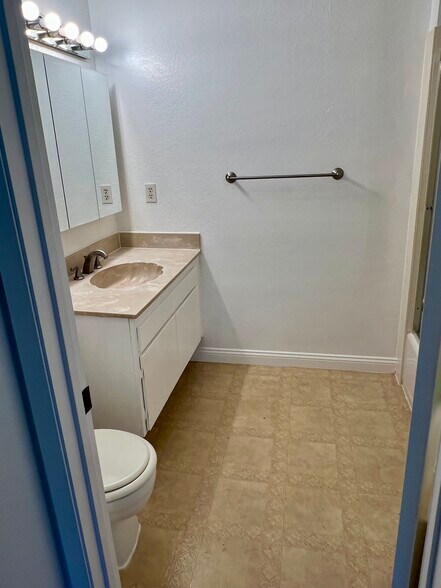 Building Photo - 133 Lawnview Cir