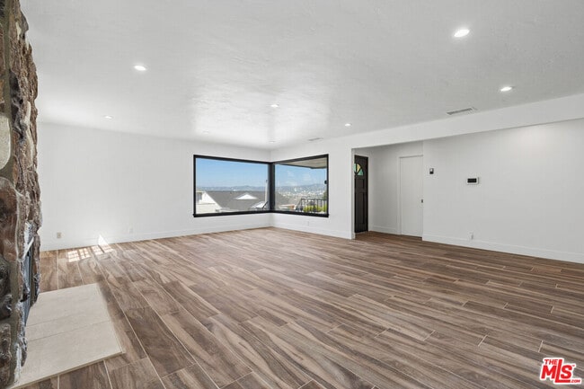 Building Photo - 5266 Veronica St