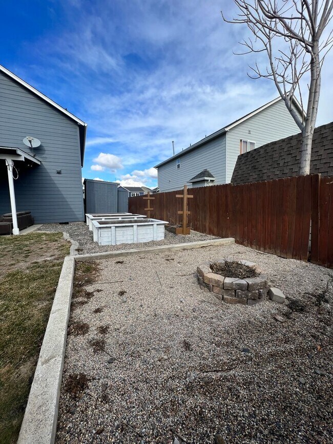 Building Photo - Beautifully Updated Home in Sage Point School District!