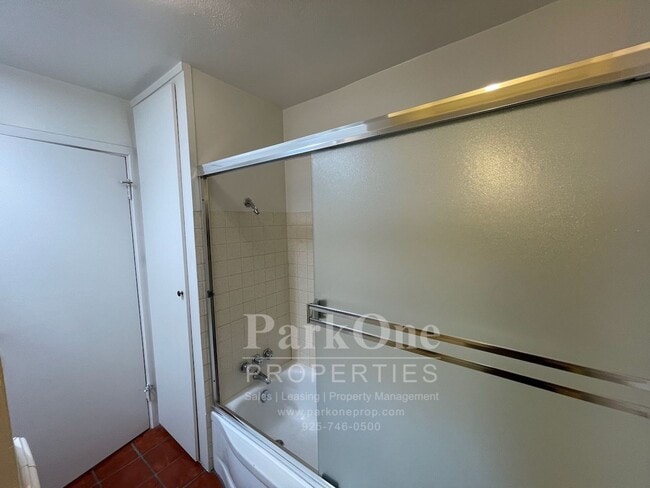 Building Photo - Spacious Home In Lafayette Hills