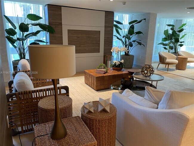 Building Photo - 9521 E Bay Harbor Dr