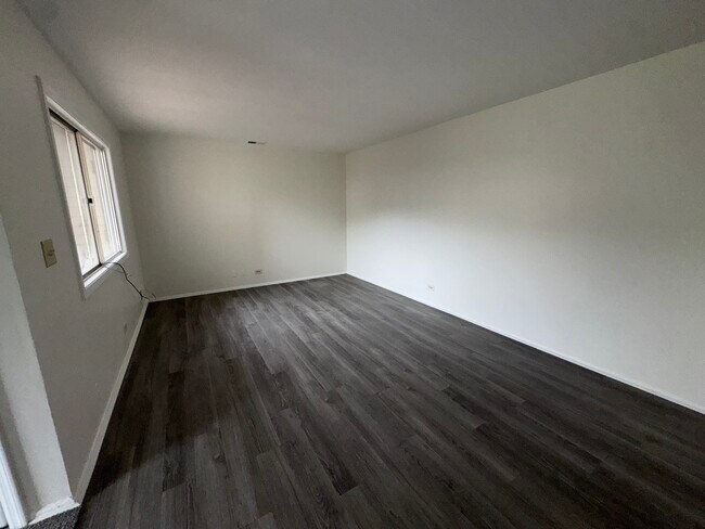 Building Photo - 10 Fernwood Dr