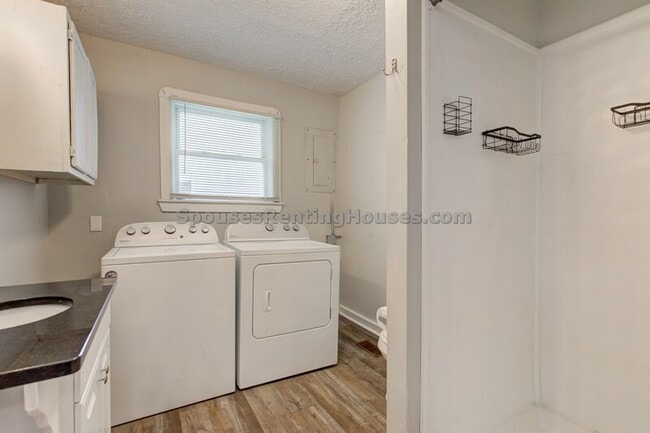 Building Photo - 510 N Beville Ave