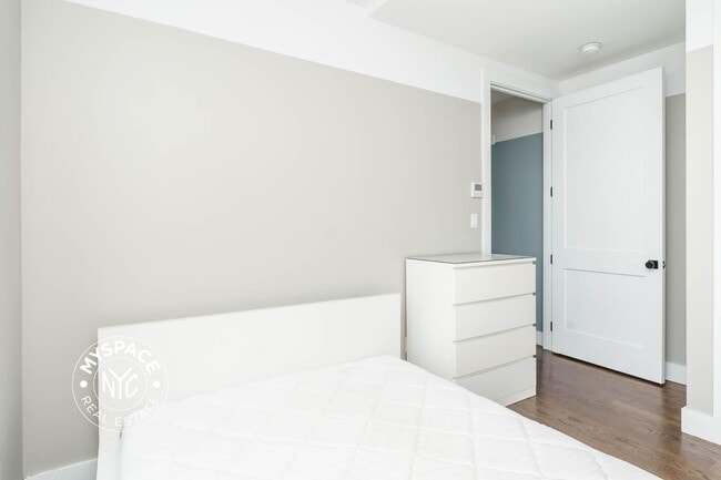 Building Photo - 187 Kent Ave