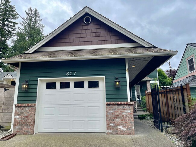Building Photo - 807 NE 98th St