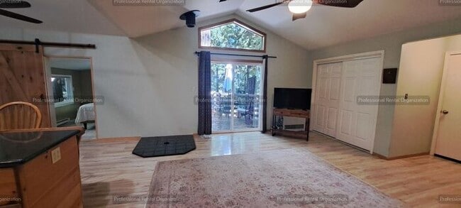 Building Photo - Sunlit Sanctuary in the Redwoods