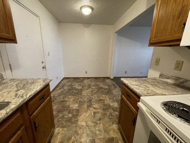 Kitchen - Southfork Apartments