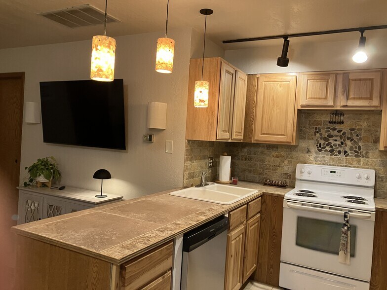 Kitchen pic 2 - 1916 Nighthawk Dr