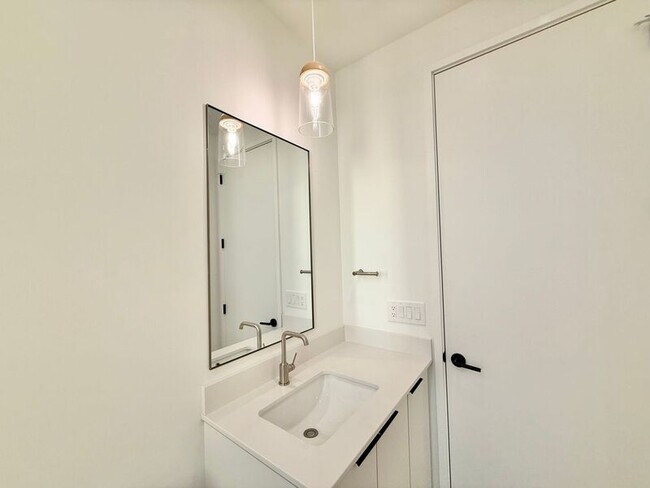 Building Photo - 511 S Bloodworth St