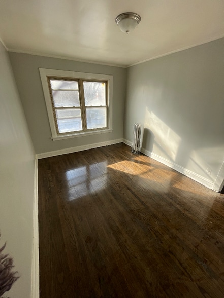 Building Photo - 1236 W 83rd St