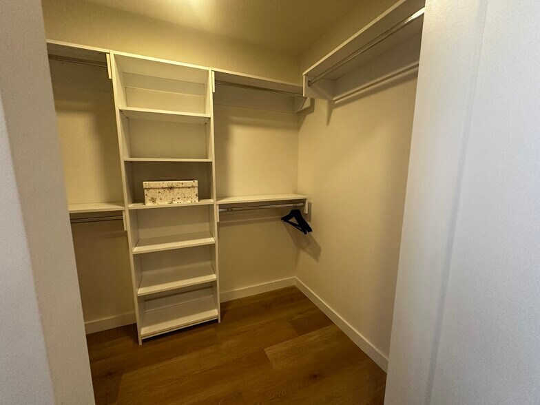 Building Photo - 108 SE 3rd Ave