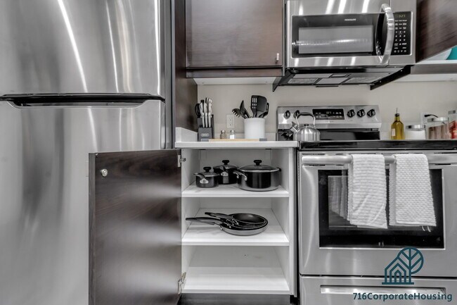Building Photo - Furnished 2-Bedroom, 2-Bath Apartment near the Medical Campus