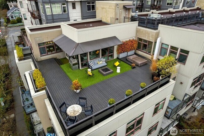 Building Photo - 1760 N Northlake Way