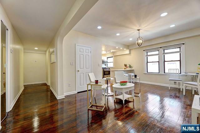 Primary Photo - 18-22 Engle St