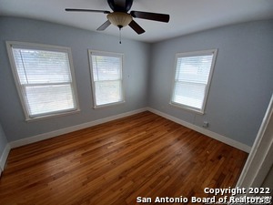 Building Photo - 111 W Meadowlane Dr