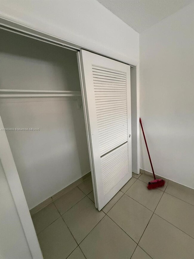 Building Photo - 1630 W 74th St