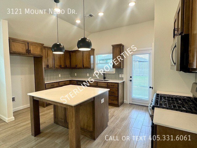 Building Photo - 3121 Mt Nebo Dr