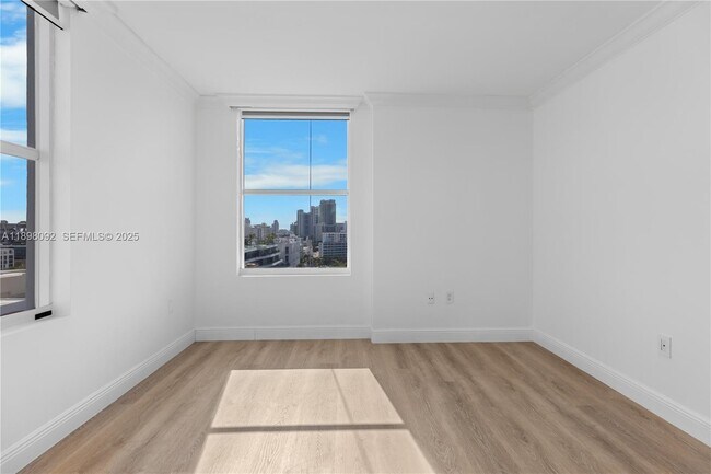 Building Photo - 1800 Sunset Harbour Dr