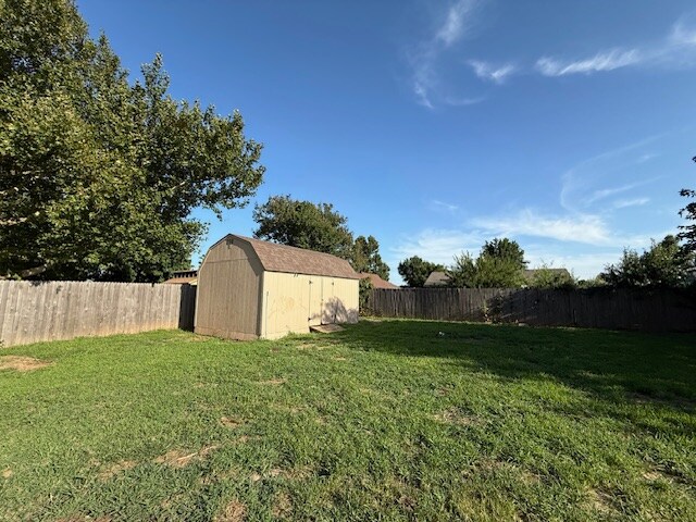 Building Photo - 608 Linda Ln