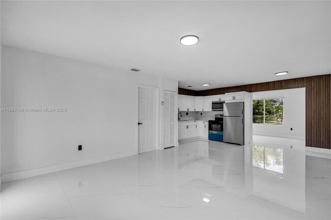 Building Photo - 741 NW 175th Dr