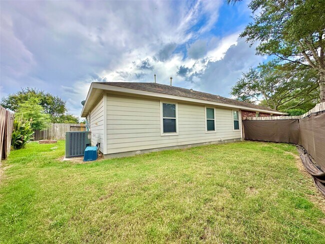 Building Photo - 6303 Tolstin Lakes Ln