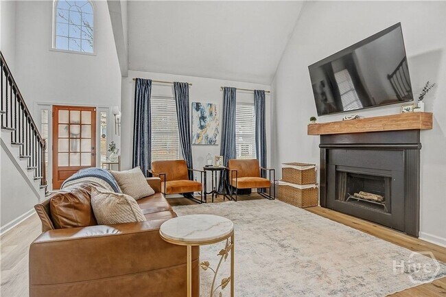 Building Photo - Beautiful 3BR/3BA Home with Private Pool in Commerce