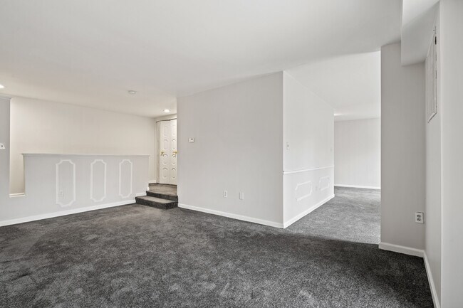 Building Photo - 142 Georgetown Rd